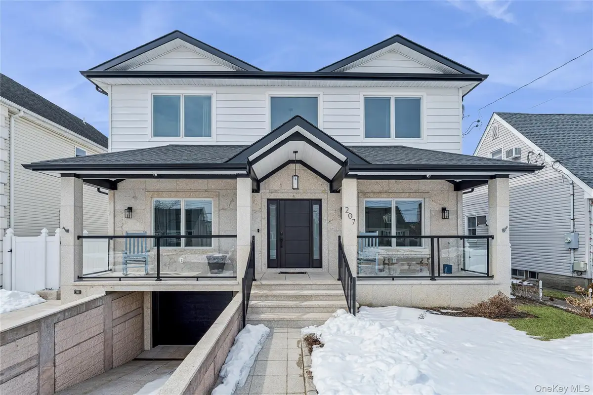 207 Pershing Parkway, Mineola, NY 11501 - #1