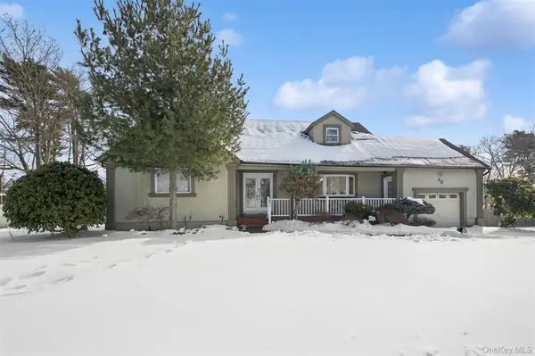 35 Saint Johns Place, West Babylon, NY 11704