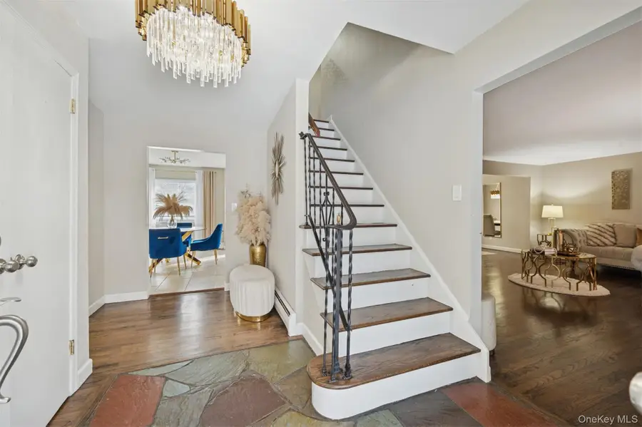 35 Saint Johns Place, West Babylon, NY 11704 - #3