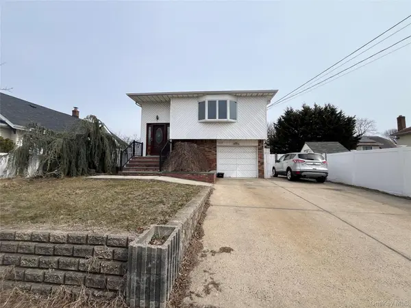 630 S Wellwood Avenue, Lindenhurst, NY 11757