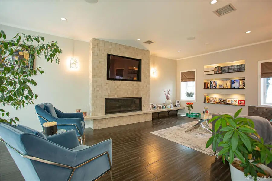 165 W Walnut Street, Long Beach, NY 11561 - #3