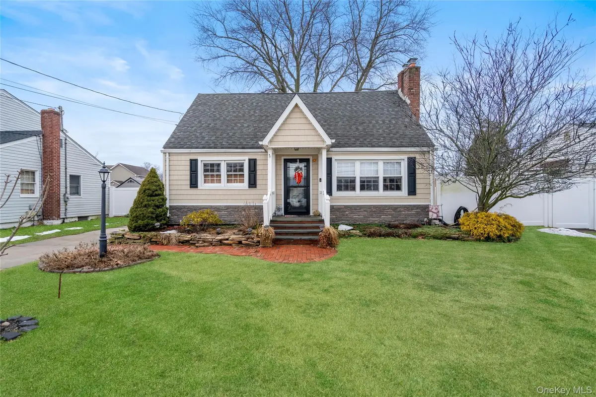 36 Lakewood Avenue, Ronkonkoma, NY 11779 - #1