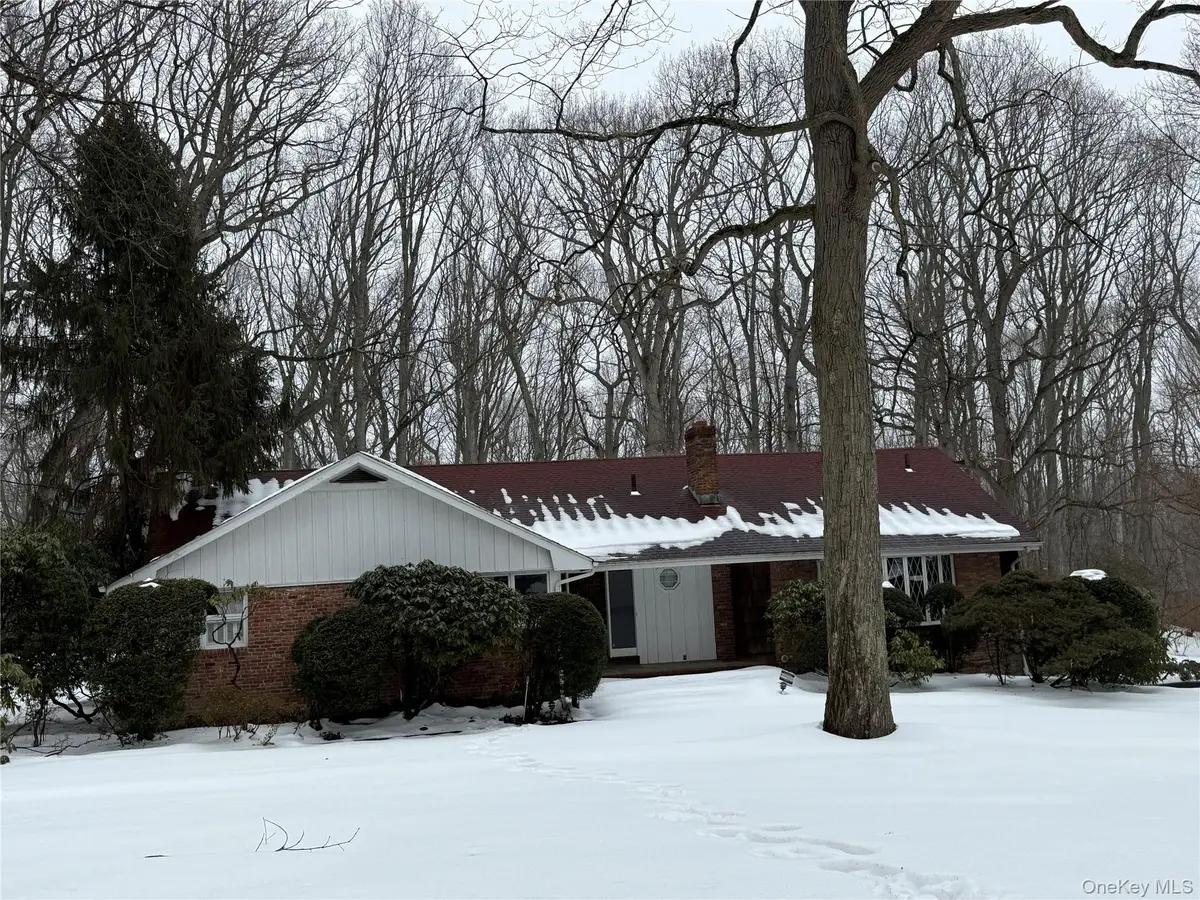 15 Springwood Path, Laurel Hollow, NY 11791 - #1