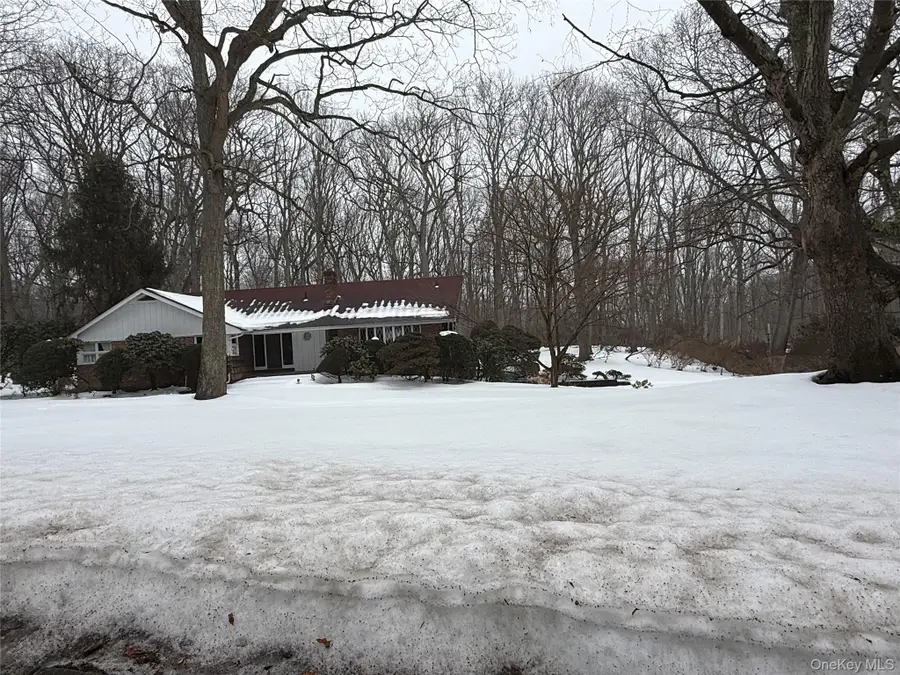 15 Springwood Path, Laurel Hollow, NY 11791 - #3