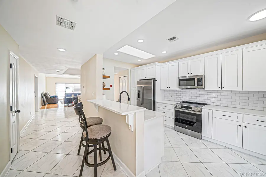 3 Windwatch Drive, Hauppauge, NY 11788 - #2