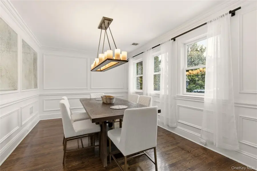 31 Carnegie Avenue, Huntington, NY 11743 - #3