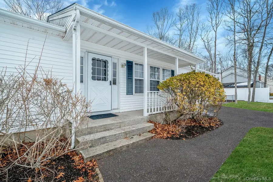 14 Wiltshire Court, Center Moriches, NY 11934 - #2