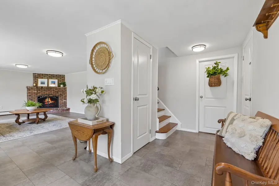 50 Stony Hollow Road, Centerport, NY 11721 - #3