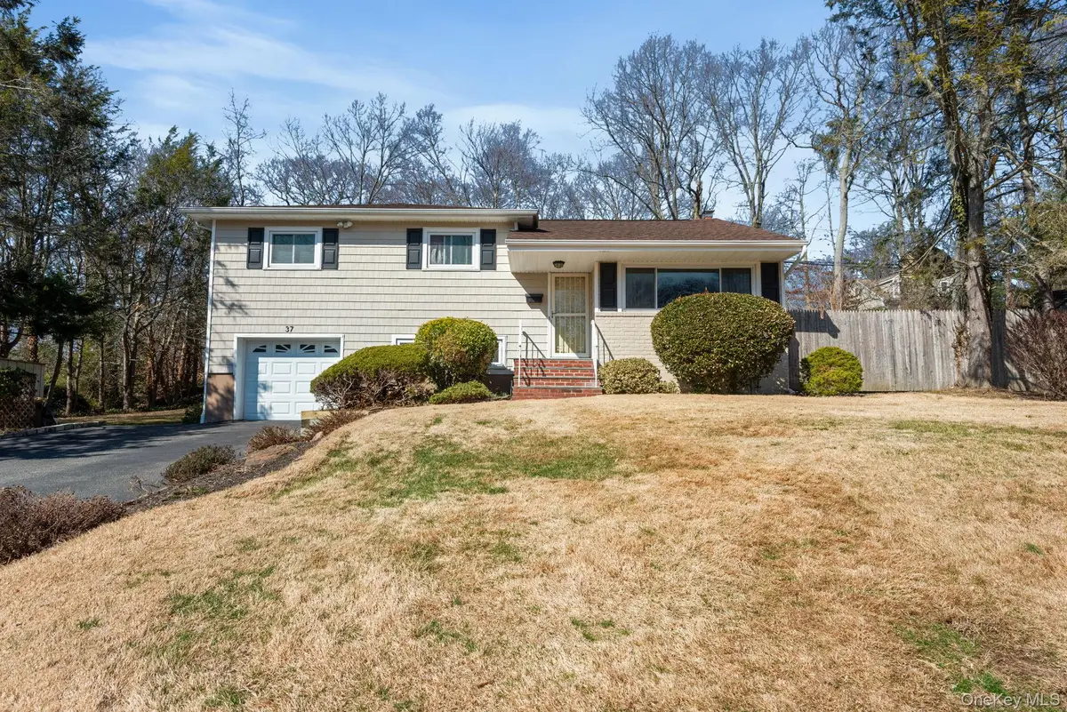 37 Grist Mill Lane, Halesite, NY 11743 - #1