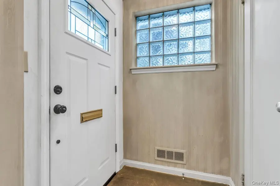 409 Titus Way, East Williston, NY 11596 - #3