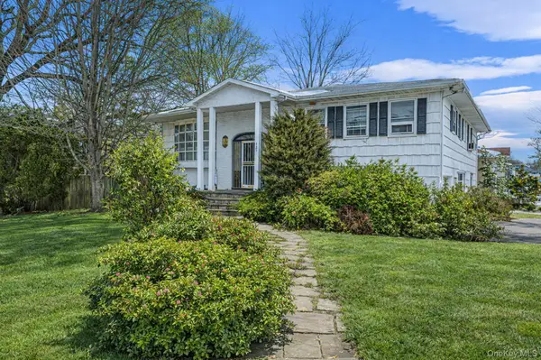 425 Old Courthouse Road, Manhasset Hills, NY 11040