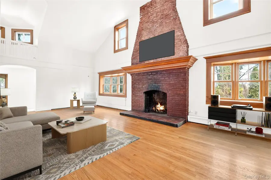 24 Old Knollwood Road, White Plains, NY 10607 - #3