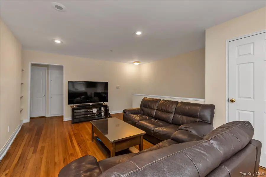 22455 Kingsbury Avenue #B, Oakland Gardens, NY 11364 - #3