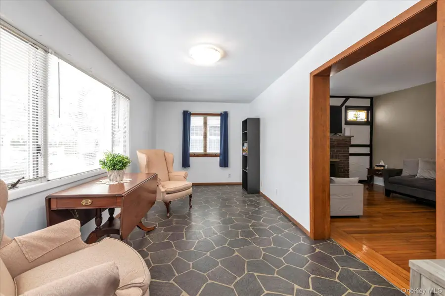 23 Thompson Place, Lynbrook, NY 11563 - #3