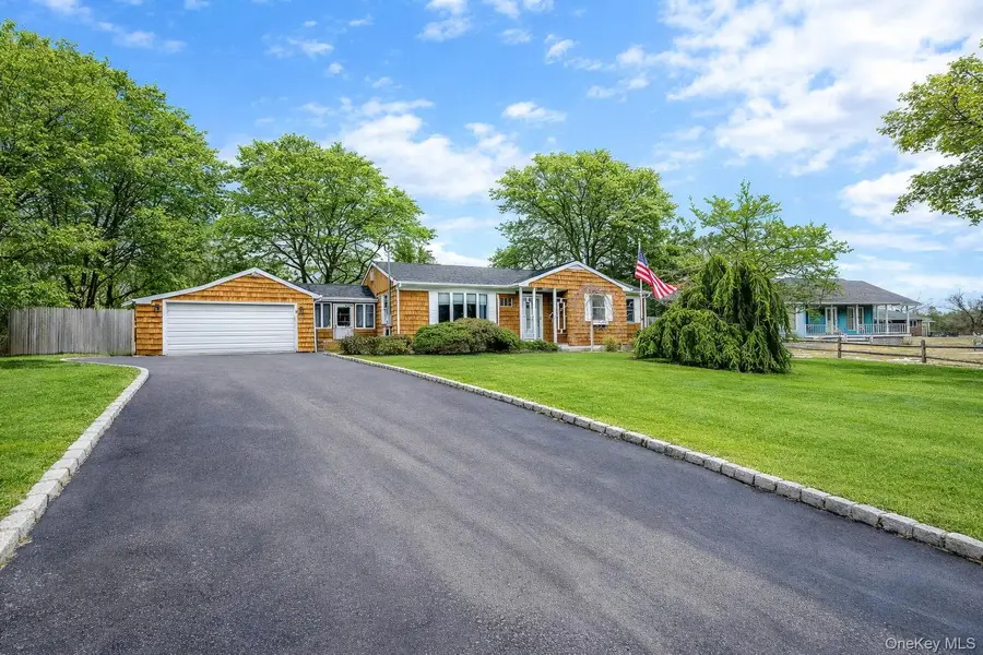 9 Barnes Road, Manorville, NY 11949 - #2