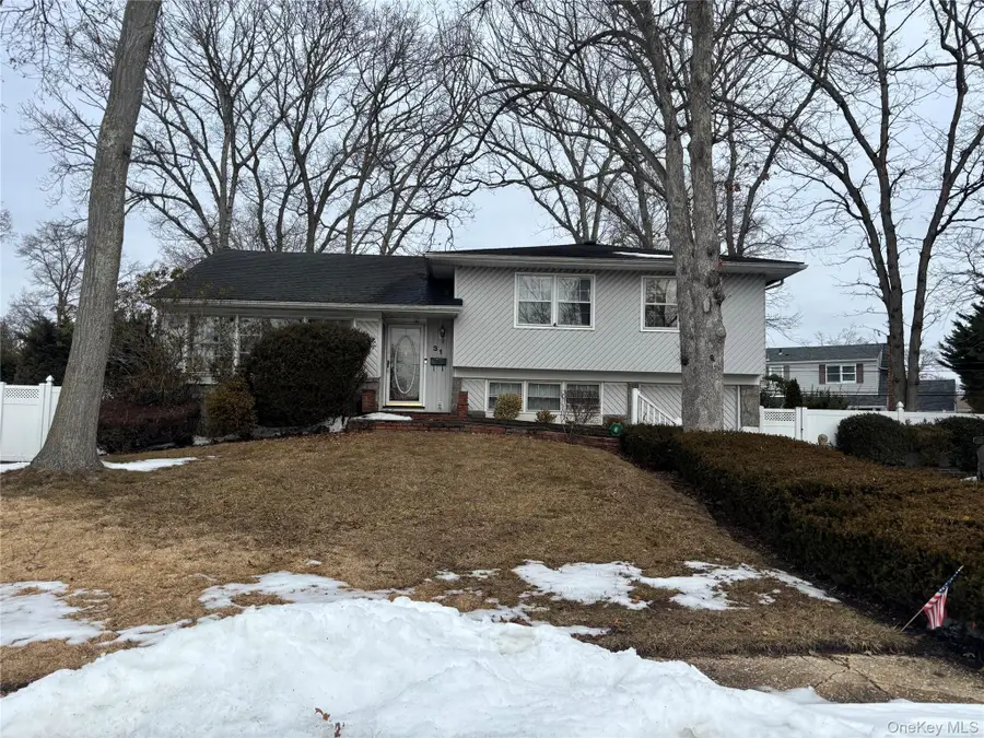 31 Seton Court, Old Bethpage, NY 11804 - #3