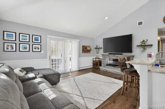 11 Mississippi Avenue, Port Jefferson Station, NY 11776 - #3