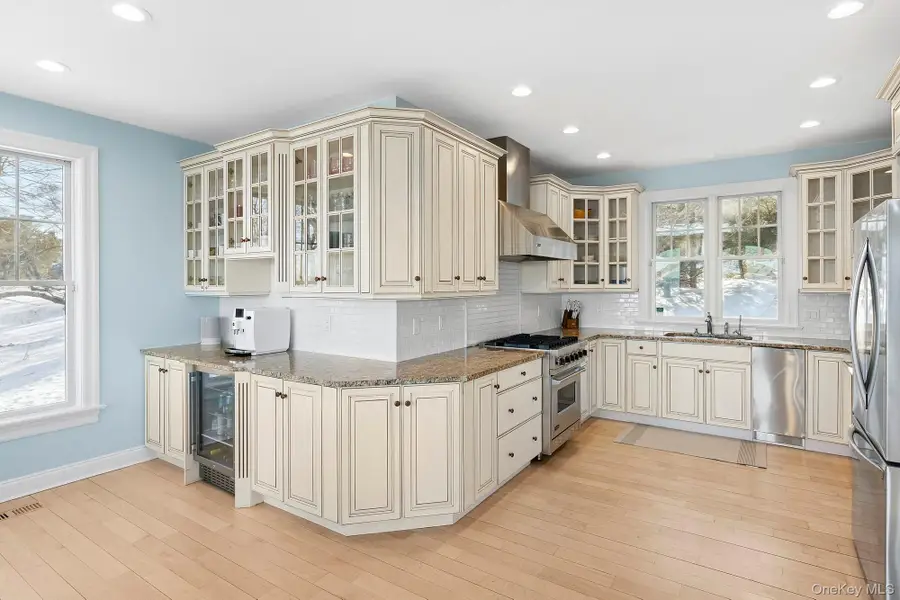 11 Bay View Drive, Hampton Bays, NY 11946 - #2