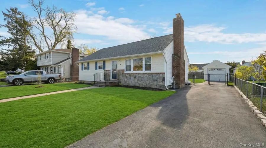 4 Cecil Place, Hicksville, NY 11801 - #2