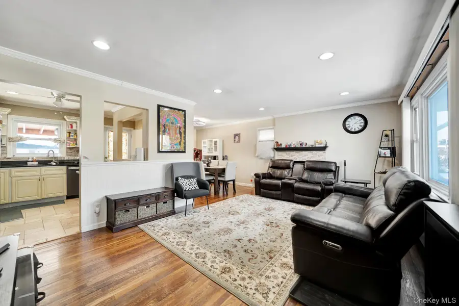 4 Cecil Place, Hicksville, NY 11801 - #3