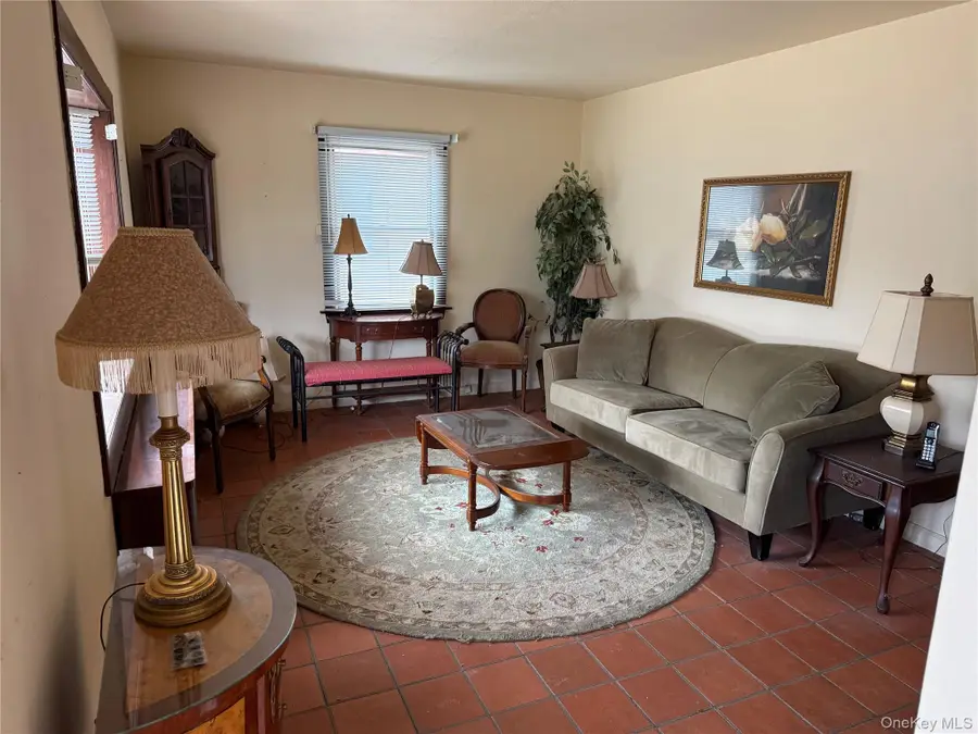 31 Prince Street, New Hyde Park, NY 11040 - #2