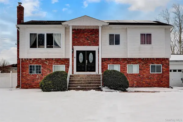 40 Scholar Lane, Commack, NY 11725