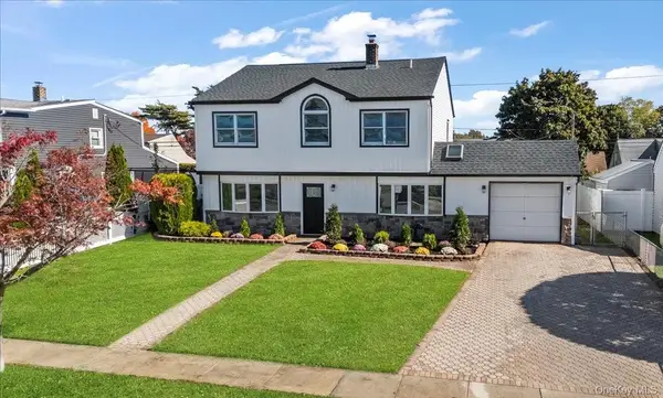 89 Ridge Lane, Levittown, NY 11756