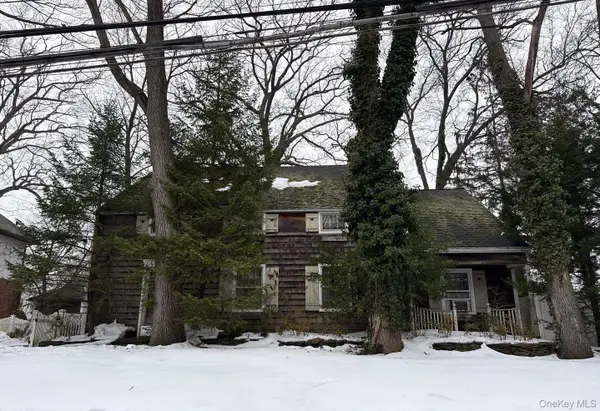 89 Linmouth Road, Malverne, NY 11565