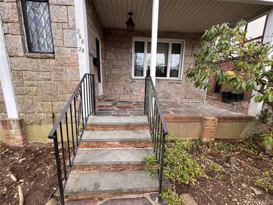 254-28 Walden Avenue, Great Neck, NY 11020 - #2