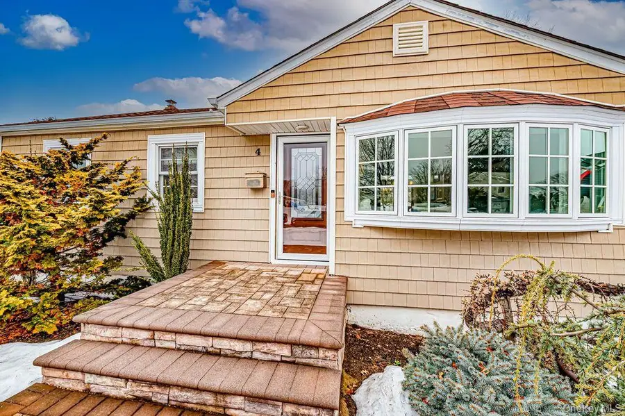 4 Hollyberry Road, Plainview, NY 11803 - #2