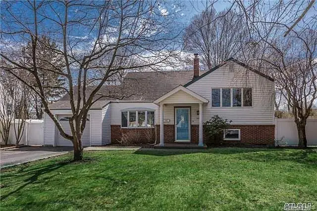 10 Peachtree Lane, Huntington Station, NY 11746 - #1