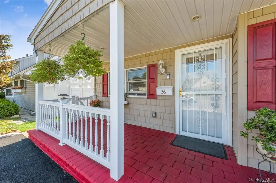 36 Robin Lane, Levittown, NY 11756 - #3