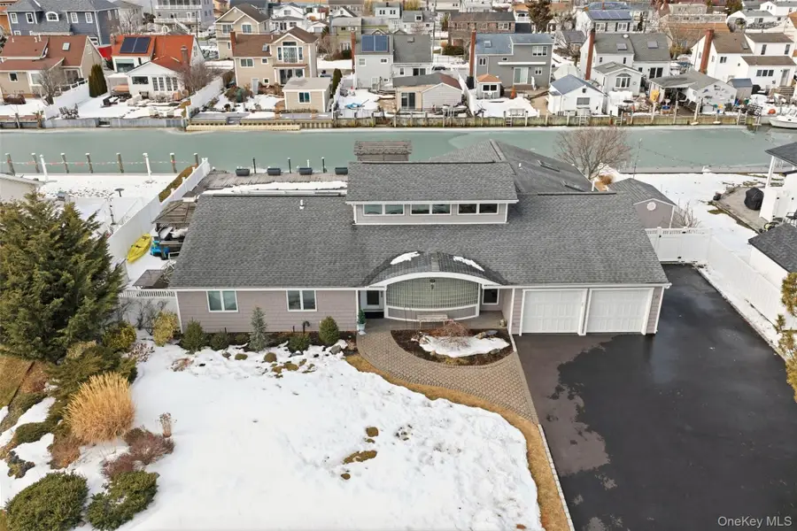 21 Shore Drive W, Copiague, NY 11726 - #2