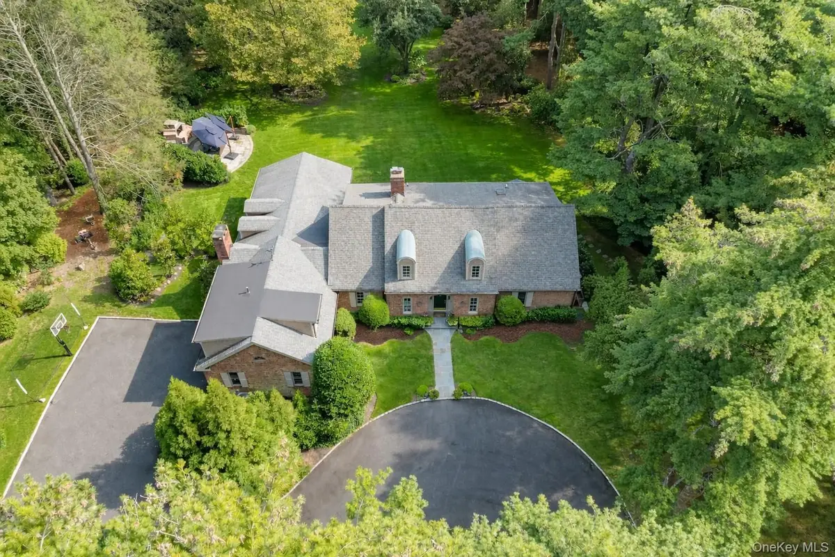 10 Middle Hollow Road, Lloyd Harbor, NY 11743 - #1