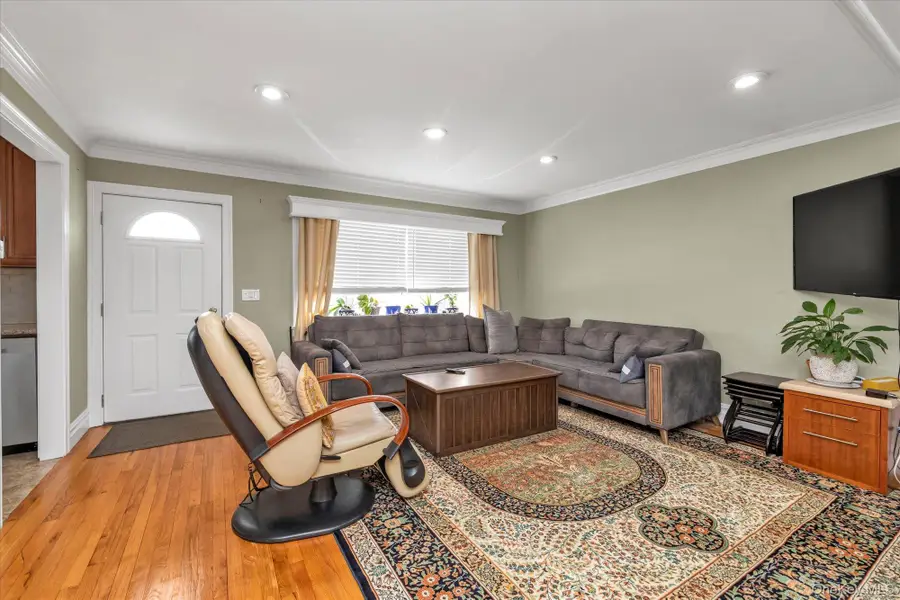 2463 Lindy Road, Westbury, NY 11590 - #2