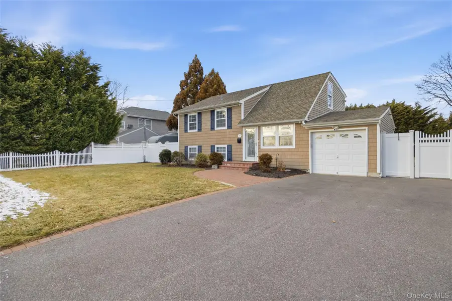 147 Ruth Street, West Islip, NY 11795 - #2