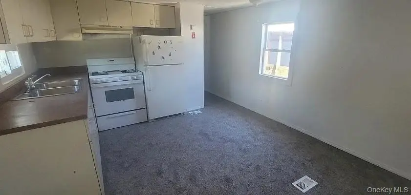 5 Birch Avenue, Bay Shore, NY 11706 - #2