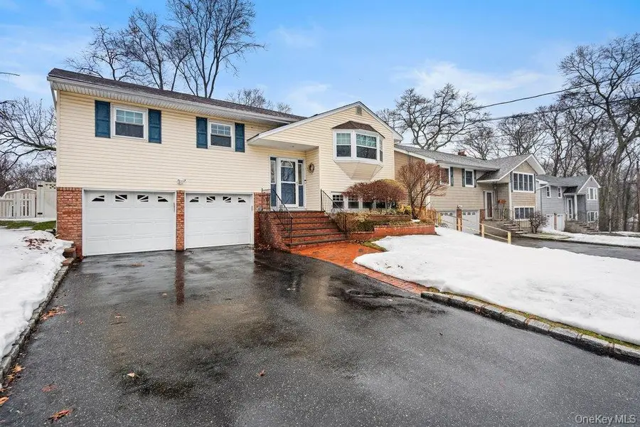 6 Stimson Place, Huntington, NY 11743 - #2