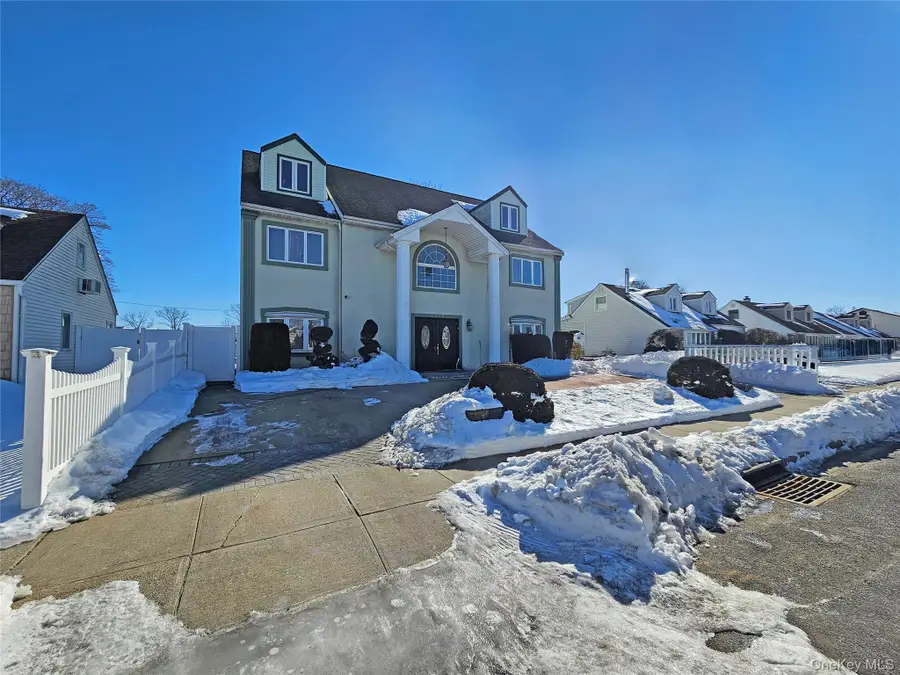 645 W Wyngate Drive W, Valley Stream, NY 11580 - #2