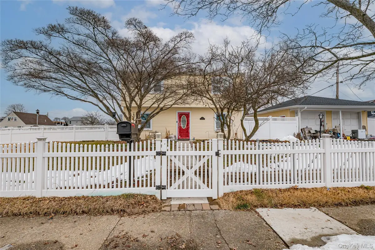 3 Brook Lane, Levittown, NY 11756 - #1