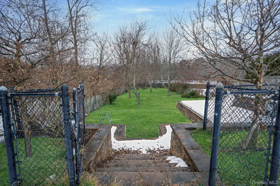 723 W Main Street, Riverhead, NY 11901 - #3