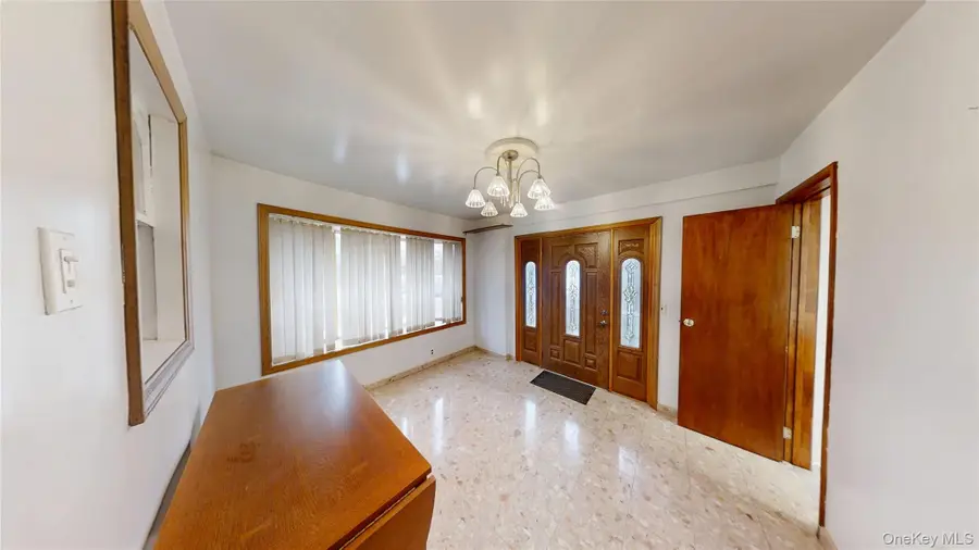 217 Lincoln Avenue, Rockville Centre, NY 11570 - #3