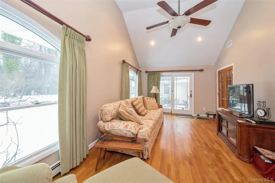 9 Elm Lane Ne, Stony Brook, NY 11790 - #2