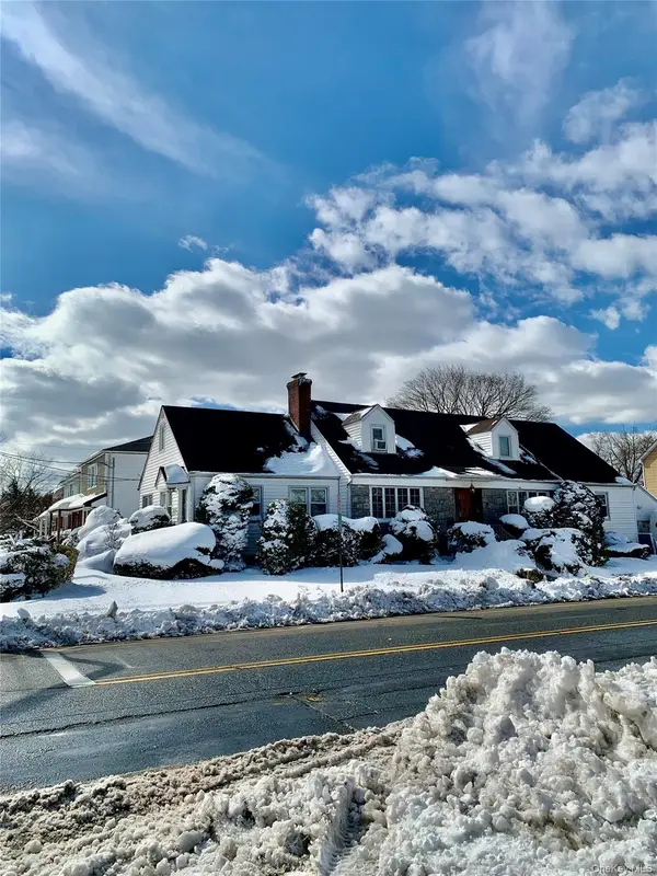 336 Scranton Avenue, Lynbrook, NY 11563