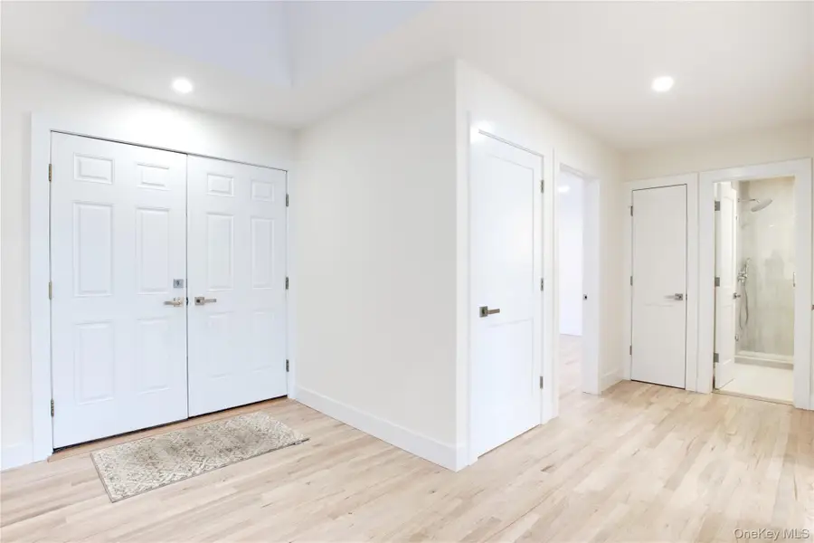 29 Woodland Drive, Roslyn, NY 11576 - #3