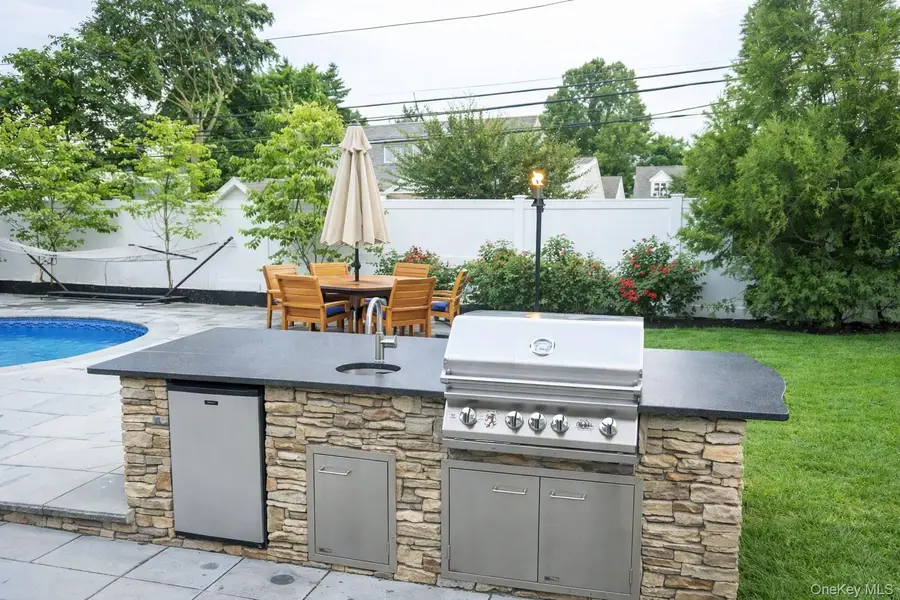 24 Willets Avenue, Syosset, NY 11791 - #3