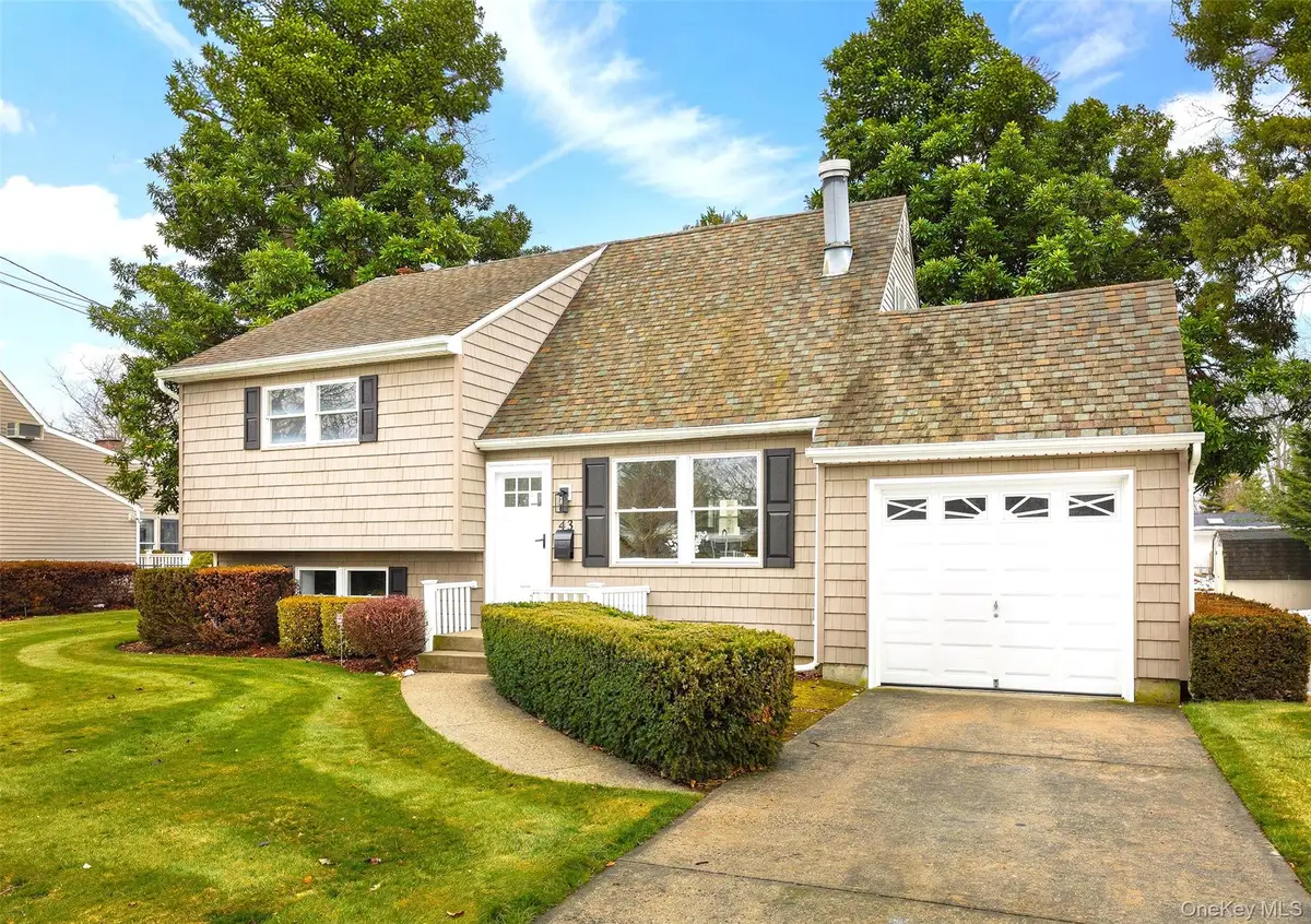 43 Circuit Road, Bellport, NY 11713 - #1