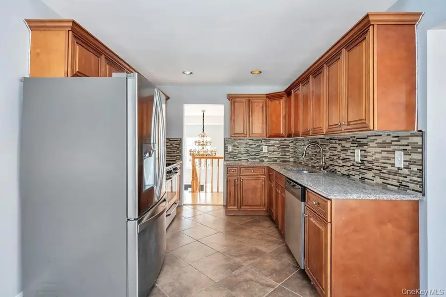 1 Vinyard Way, Coram, NY 11727 - #3