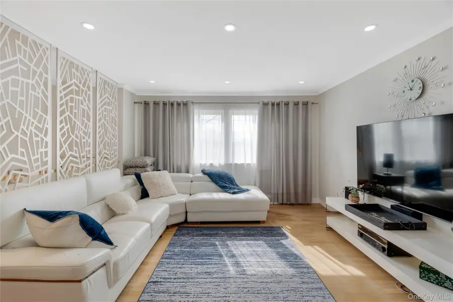 929 West Fingerboard Road, Staten Island, NY 10304 - #2