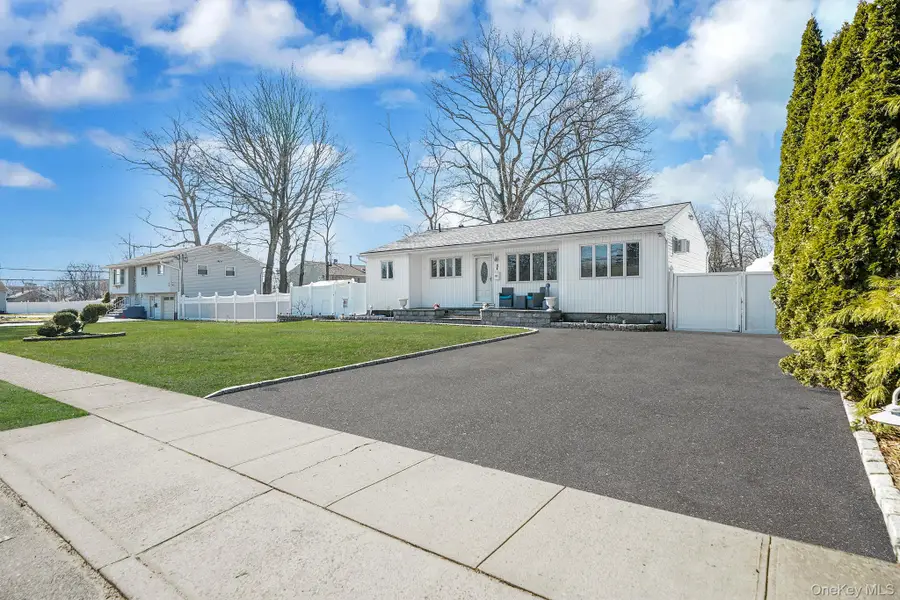 8 Sunset Avenue, Wheatley Heights, NY 11798 - #2